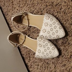 Old Navy Cream floral flat size 8